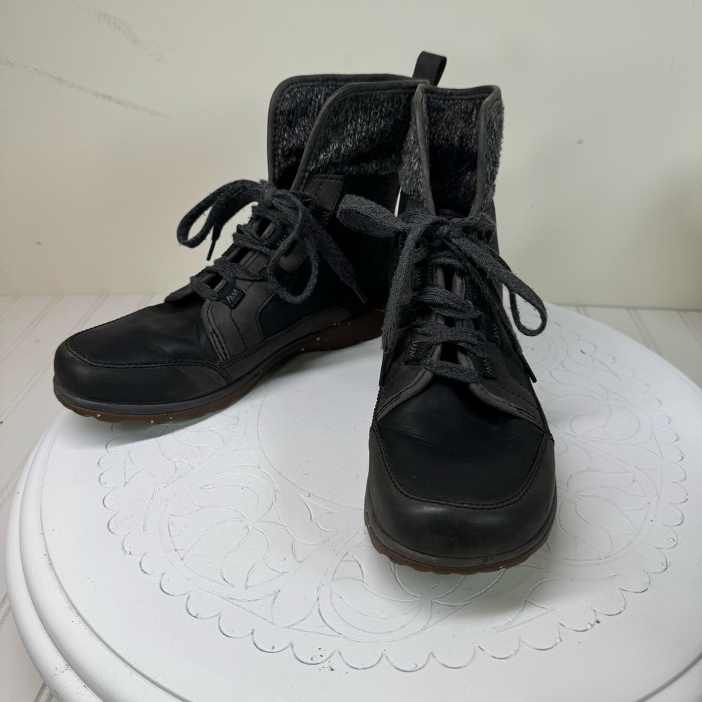 Chaco Barbary Casual Leathered Ankle Boots View 3